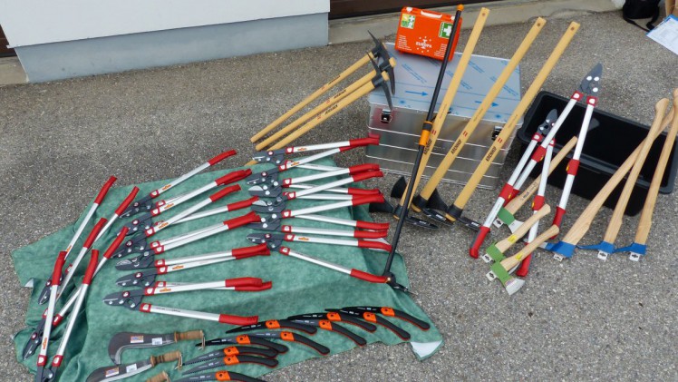 Werkzeug-Set für Pflegeeinsätze im Naturpark