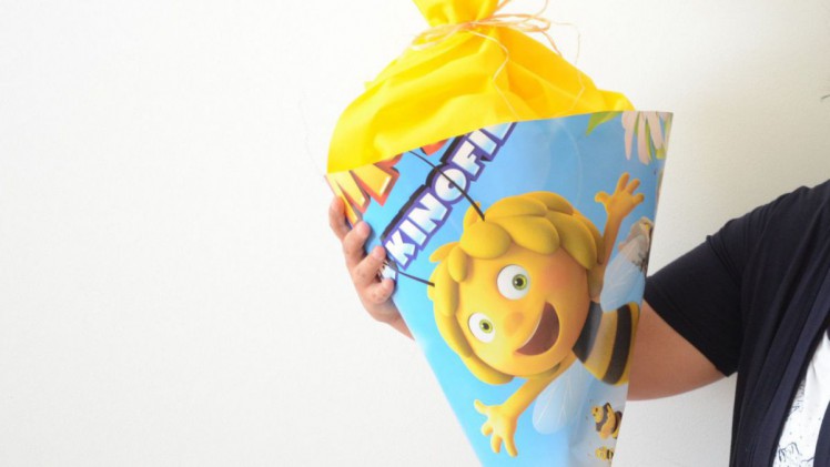Selbst gebastelte Schultüte aus alten Kinopostern.
